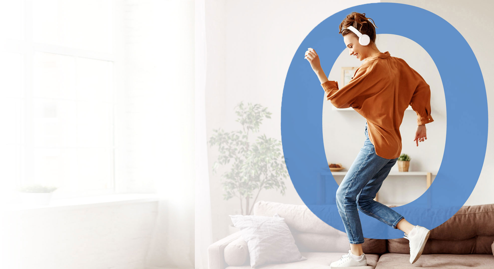 Engineer installing Full Fibre broadband network in UK street