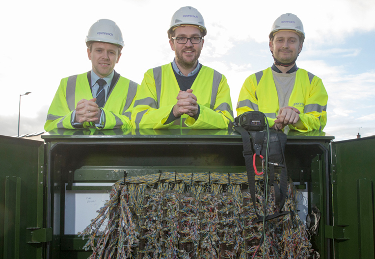 Image of Oliver Mundell MSP with engineers